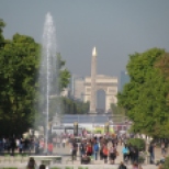 Zooming to Obelisque and Arc de Triomphe